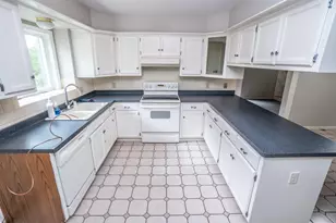 W179N9765 Riversbend Circle, Germantown, WI 53022 - Photo 6