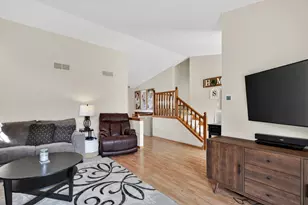 539 Beechwood Dr, Cedarburg, WI 53012 - Photo 4