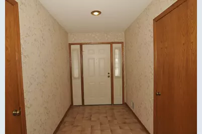 3822 S Oakbrook Dr, Greenfield, WI 53228 - Photo 8