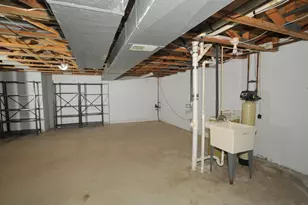 3822 S Oakbrook Dr, Greenfield, WI 53228 - Photo 20