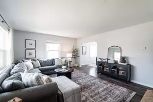 5439 S Egofske Rd, New Berlin, WI 53146 - Photo 8