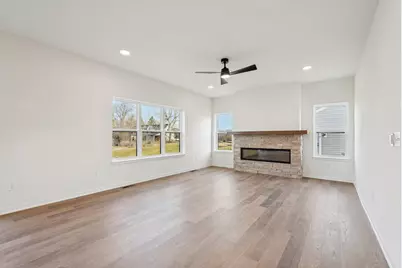 W149N11973  Red Holly Dr, Germantown, WI 53022 - Photo 8