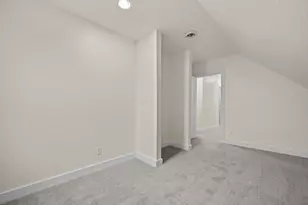 2873 N Dr William Finlayson St, Milwaukee, WI 53212 - Photo 16