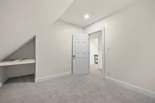 2873 N Dr William Finlayson St, Milwaukee, WI 53212 - Photo 14