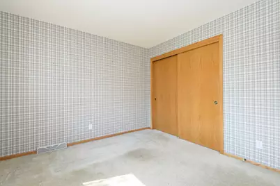 118  Harrogate Dr, Waukesha, WI 53188 - Photo 6