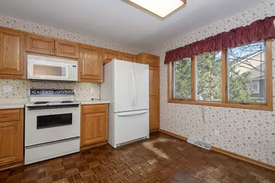 118  Harrogate Dr, Waukesha, WI 53188 - Photo 8