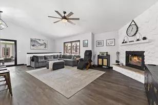 711 E Bridlewood Ln, Oak Creek, WI 53154 - Photo 2