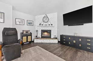 711 E Bridlewood Ln, Oak Creek, WI 53154 - Photo 4