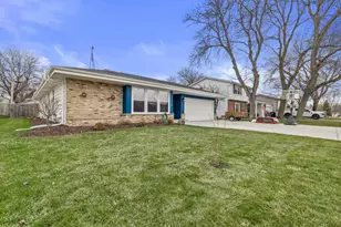 148 Echo Ln, Racine, WI 53406 - Photo 4