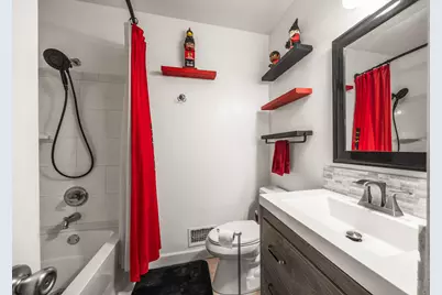 2242 W Carrington Ave, Oak Creek, WI 53154 - Photo 4