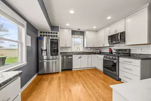 2242 W Carrington Ave, Oak Creek, WI 53154 - Photo 12