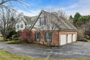 101 Lamplighter Ln, Racine, WI 53402 - Photo 4