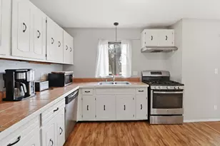 9228 N 70th St, Milwaukee, WI 53223 - Photo 6