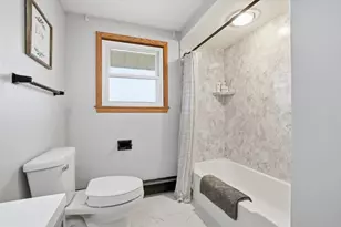 9837 W Sarasota Pl, Milwaukee, WI 53222 - Photo 22