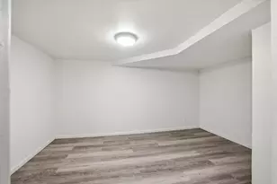 9837 W Sarasota Pl, Milwaukee, WI 53222 - Photo 26