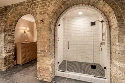 2006 E Lafayette Pl, Milwaukee, WI 53202 - Photo 32