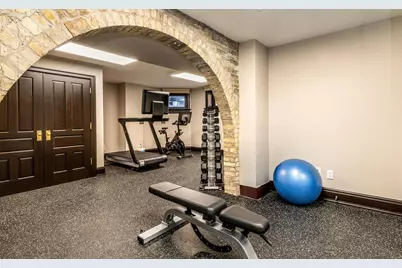 2006 E Lafayette Pl, Milwaukee, WI 53202 - Photo 34