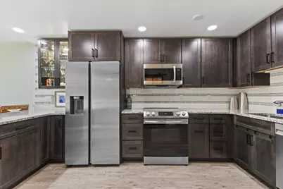 929 N Astor St #305, Milwaukee, WI 53202 - Photo 4