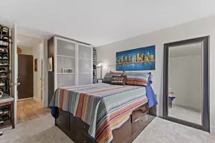 929 N Astor St, Milwaukee, WI 53202 - Photo 10