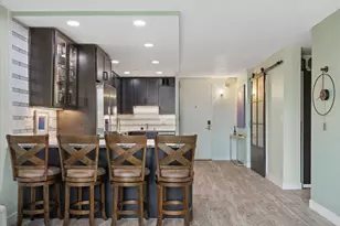 929 N Astor St, Milwaukee, WI 53202 - Photo 6