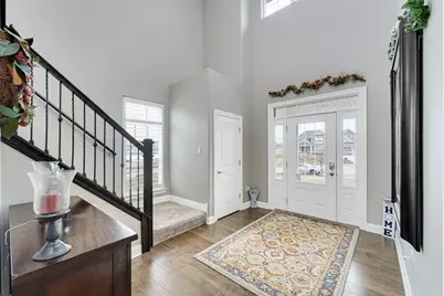 W236N7272  Meadow Ct, Sussex, WI 53089 - Photo 2