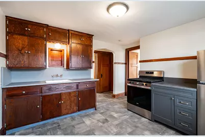 2213 S 72nd St #UPPER, West Allis, WI 53219 - Photo 2