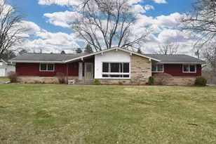 2821 Chancery Ln, Waukesha, WI 53188 - Photo 2