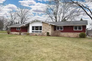 2821 Chancery Ln, Waukesha, WI 53188 - Photo 50