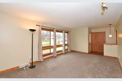 2821  Chancery Ln, Waukesha, WI 53188 - Photo 4