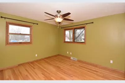 2821  Chancery Ln, Waukesha, WI 53188 - Photo 20