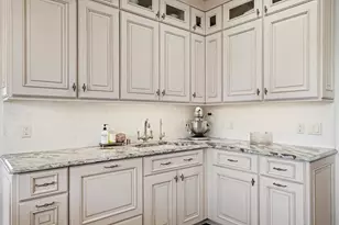 130 Lamplighter Ln, Racine, WI 53402 - Photo 8