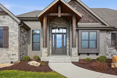 1636  Upland Ct, Hartland, WI 53029 - Photo 4