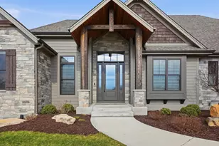 1636 Upland Ct, Hartland, WI 53029 - Photo 4