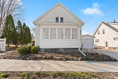 1009  Wisconsin St, Watertown, WI 53094 - Photo 2