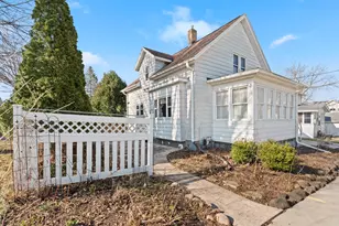 1009 Wisconsin St, Watertown, WI 53094 - Photo 1