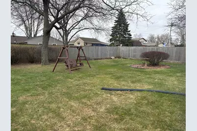 231 E Sunset Dr, Oak Creek, WI 53154 - Photo 2