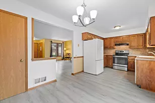 8107 S Legend Dr, Franklin, WI 53132 - Photo 12