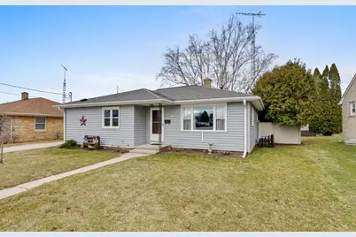 1318 S 24th St, Manitowoc, WI 54220 - Photo 2