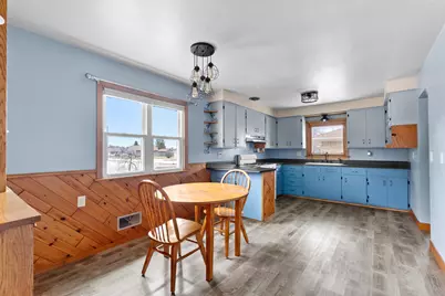 1318 S 24th St, Manitowoc, WI 54220 - Photo 6