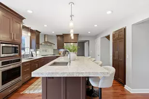 18760 Yorkshire Ln, Brookfield, WI 53045 - Photo 8