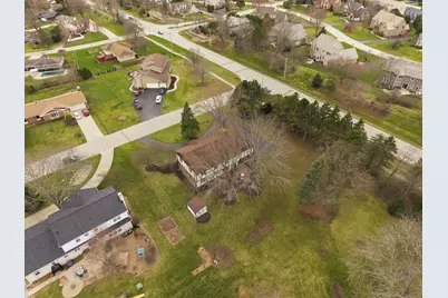 18760  Yorkshire Ln, Brookfield, WI 53045 - Photo 38