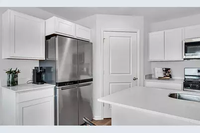 5760  Hunter Dr, Racine, WI 53406 - Photo 10