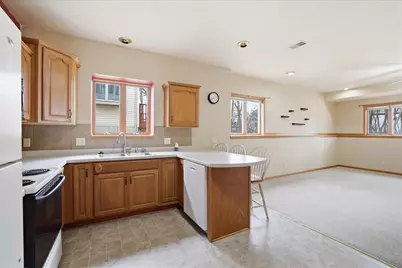 492  Park Pl #21, Kewaskum, WI 53040 - Photo 4