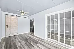 2525 S Shore Dr, Milwaukee, WI 53207 - Photo 14