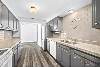 2525 S Shore Dr #2D, Milwaukee, WI 53207 - Photo 8