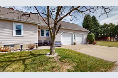 522 W Foster St, Tomah, WI 54660 - Photo 2