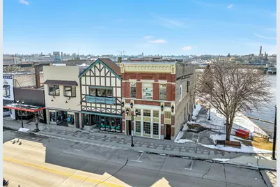 810 S 8th St, Manitowoc, WI 54220 - Photo 1