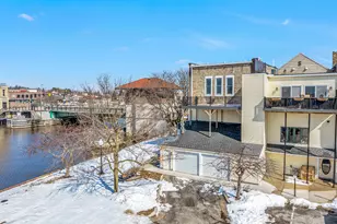 810 S 8th St, Manitowoc, WI 54220 - Photo 6