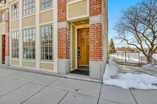 810 S 8th St, Manitowoc, WI 54220 - Photo 4