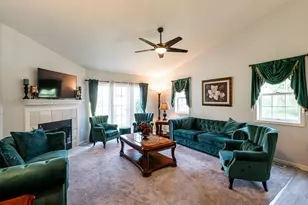 5201 S Tuckaway Blvd, Greenfield, WI 53221 - Photo 10